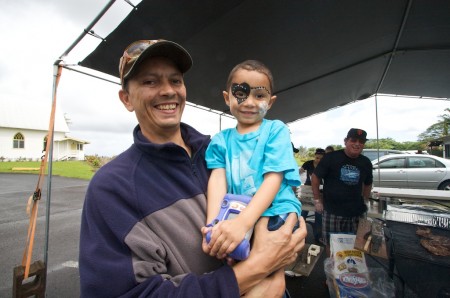 Big Island blogger Damon Tucker and son at the Montessori Country School Hoolaulea Spring Fundraiser.